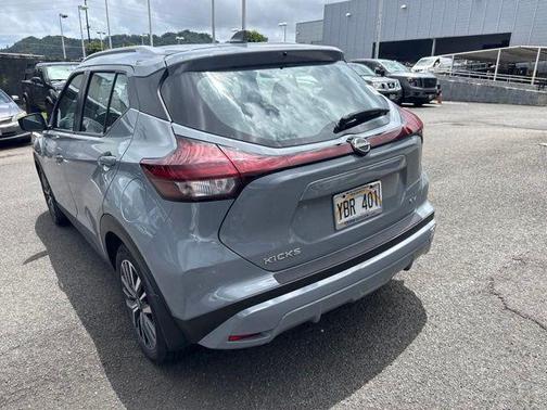 Boulder Gray Metallic 2024 Nissan Kicks SV