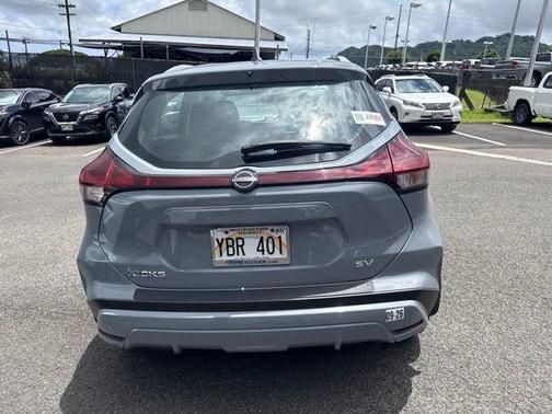 Boulder Gray Metallic 2024 Nissan Kicks SV