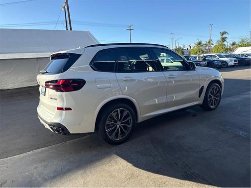 2026 BMW X5 M60i