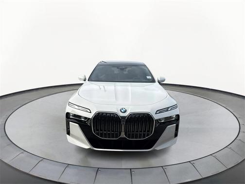 2026 BMW 740 i