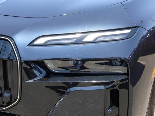 2025 BMW 740 i