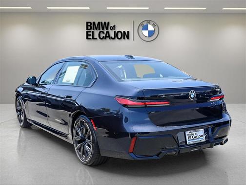 2025 BMW 740 i