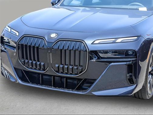 2025 BMW 740 i