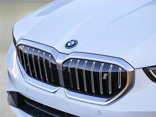 2025 BMW i5 xDrive40