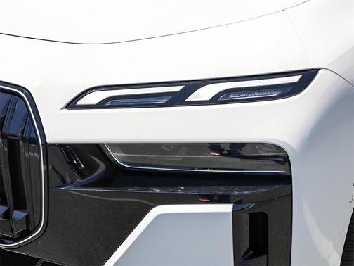 2025 BMW 740 i