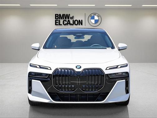 2025 BMW 740 i