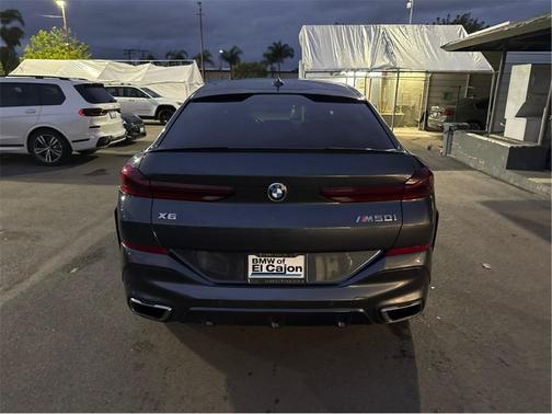 2021 BMW X6 M50i
