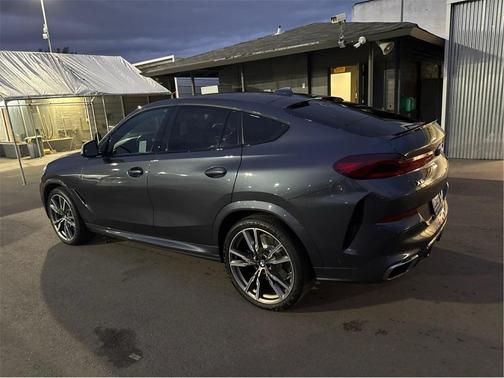 2021 BMW X6 M50i