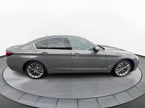 2022 BMW 530 i