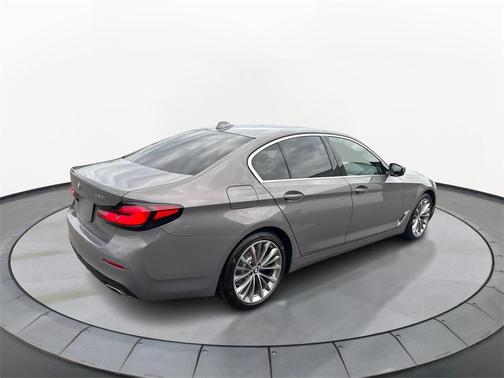 2022 BMW 530 i