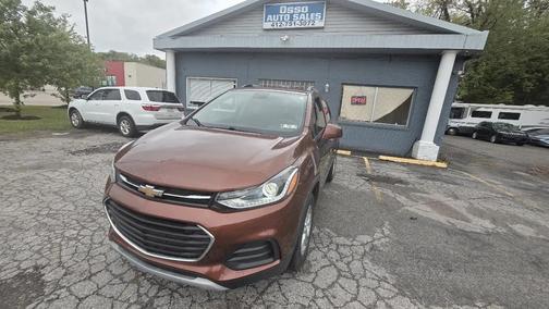 Tan 2019 Chevrolet Trax LT