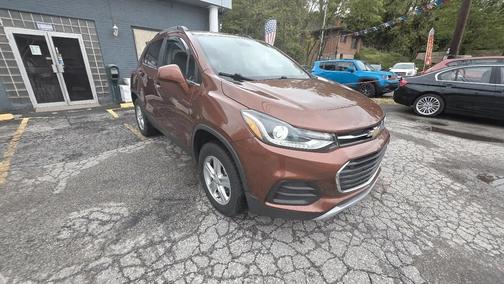 Tan 2019 Chevrolet Trax LT