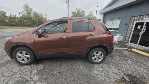 Tan 2019 Chevrolet Trax LT