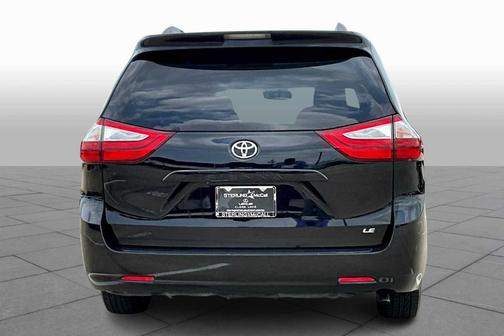 2016 Toyota Sienna LE