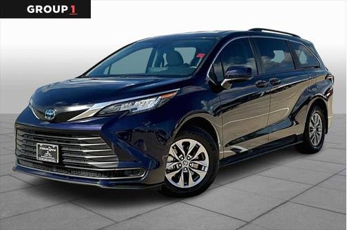 2023 Toyota Sienna LE