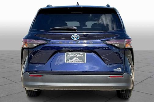 2023 Toyota Sienna LE