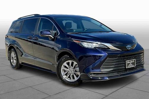 2023 Toyota Sienna LE