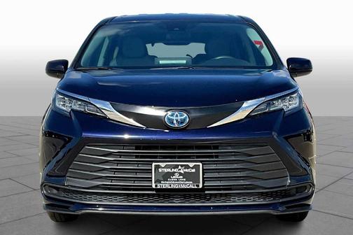 2023 Toyota Sienna LE