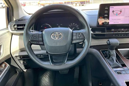 2023 Toyota Sienna LE