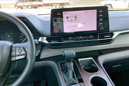 2023 Toyota Sienna LE