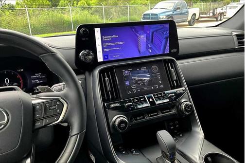2025 Lexus LX 700h Luxury