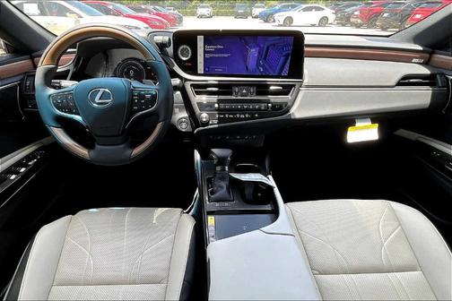 2025 Lexus ES 300h Ultra Luxury