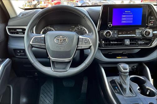 2025 Toyota Highlander XLE