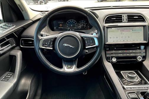 2018 Jaguar F-PACE 25t R-Sport