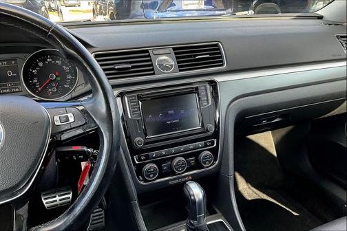 2017 Volkswagen Passat 1.8T R-Line w/Comfort