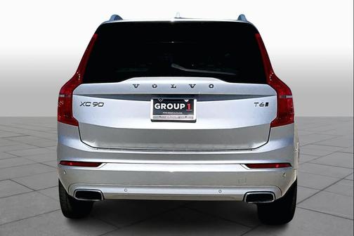 2018 Volvo XC90 T6 Momentum
