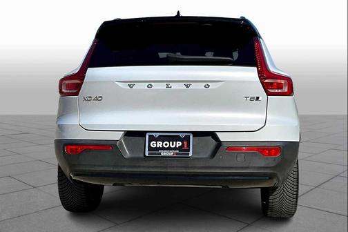2022 Volvo XC40 T5 R-Design