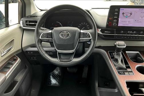 2023 Toyota Sienna XLE