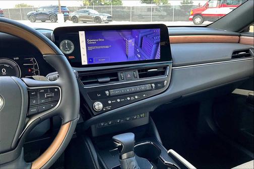 2025 Lexus ES 300h Ultra Luxury