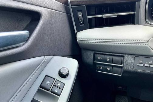 2022 Toyota Avalon XLE