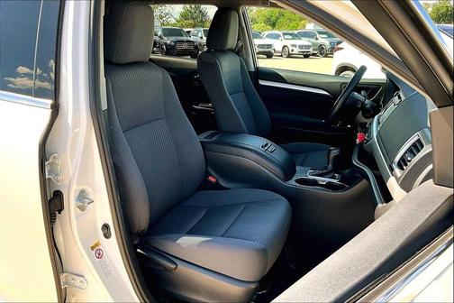 2019 Toyota Highlander LE I4