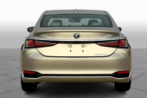 2025 Lexus ES 300h Ultra Luxury