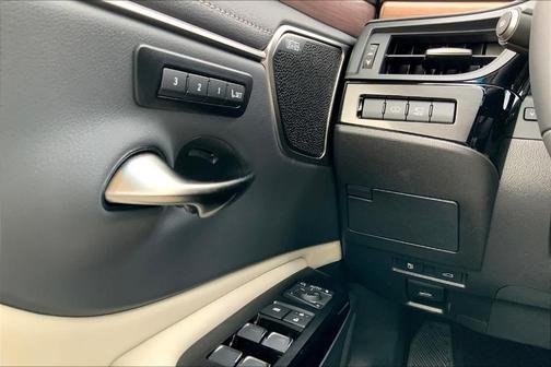2025 Lexus ES 300h Ultra Luxury