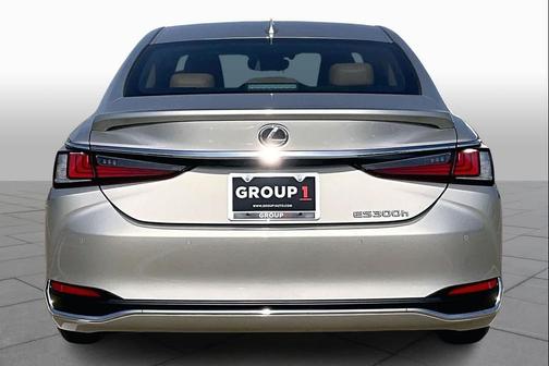 2025 Lexus ES 300h Base