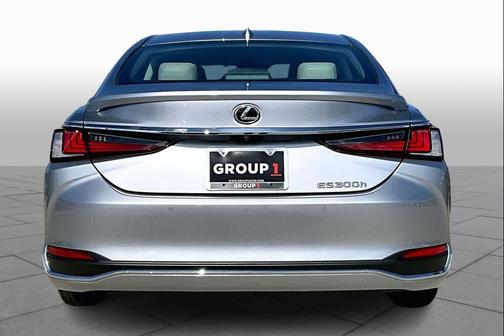 2025 Lexus ES 300h Base