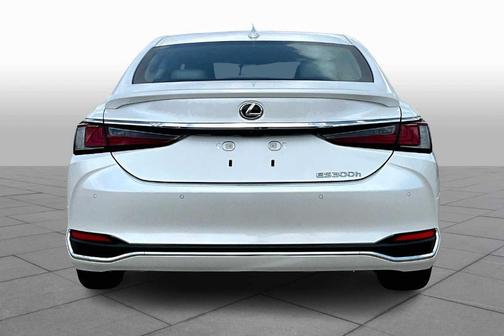 2025 Lexus ES 300h Base