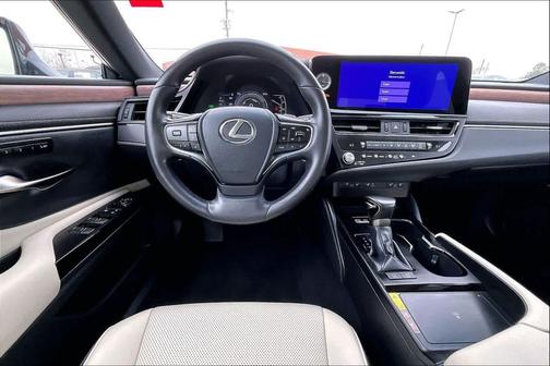 2025 Lexus ES 300h Base