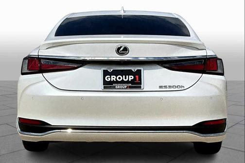 2025 Lexus ES 300h Luxury