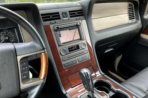 2014 Lincoln Navigator Base