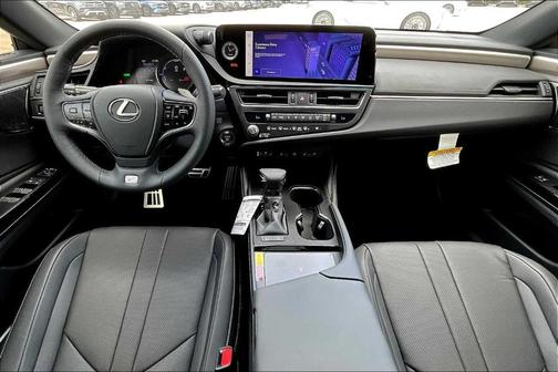 2025 Lexus ES 300h F SPORT Handling