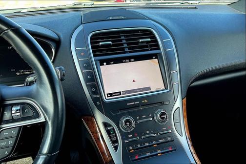 2019 Lincoln Nautilus Select
