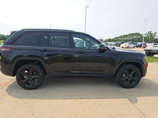 2022 Jeep Grand Cherokee Altitude