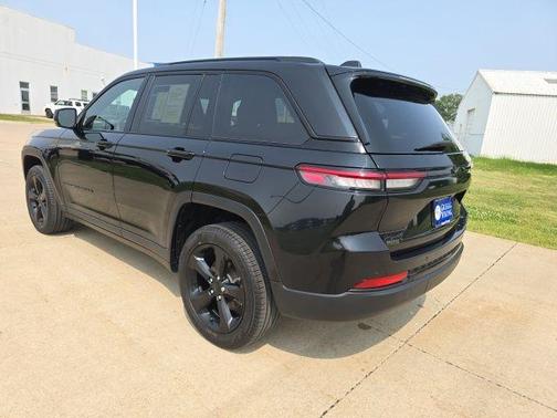 2022 Jeep Grand Cherokee Altitude