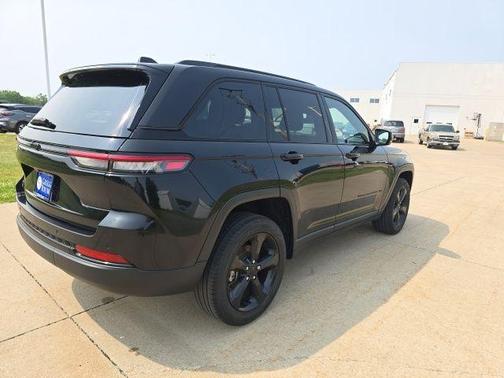 2022 Jeep Grand Cherokee Altitude
