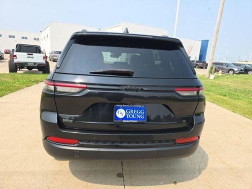 2022 Jeep Grand Cherokee Altitude