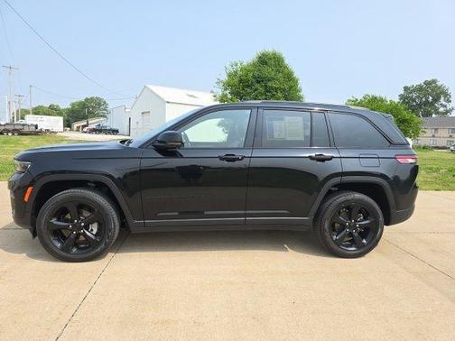 2022 Jeep Grand Cherokee Altitude